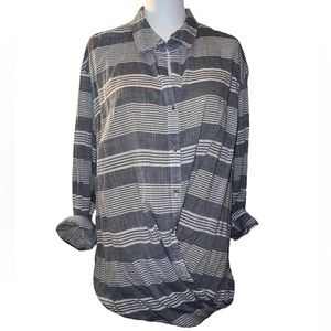 Maurice’s🦎Gray Striped Twist Tie Front Button Down